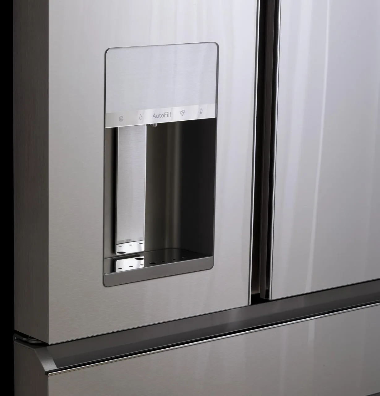 Cafe CVE28DM5NS5 Caf(eback)™ ENERGY STAR® 27.8 Cu. Ft. Smart 4-Door French-Door Refrigerator in Platinum Glass