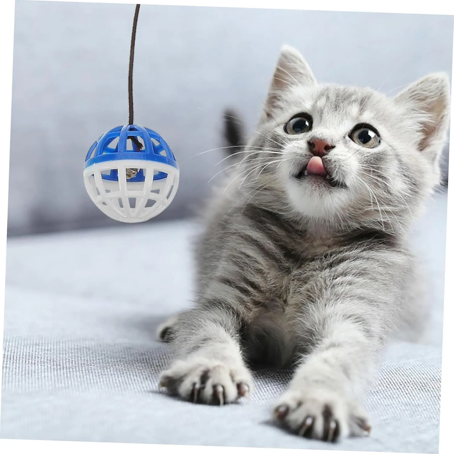 Cat Diversion Toy Set Cat Balls Bell Suction Cup Design Scratching Toy for Cats Random Color