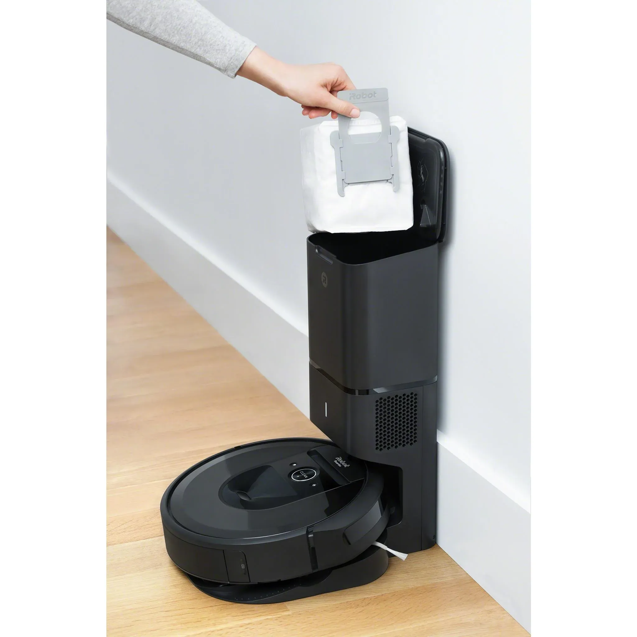 iRobot Roomba i7  Wi-Fi Connected Robot Vacuum Cleaner - Black